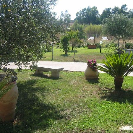 Le Mimose Bed and Breakfast Cala Liberotto Esterno foto