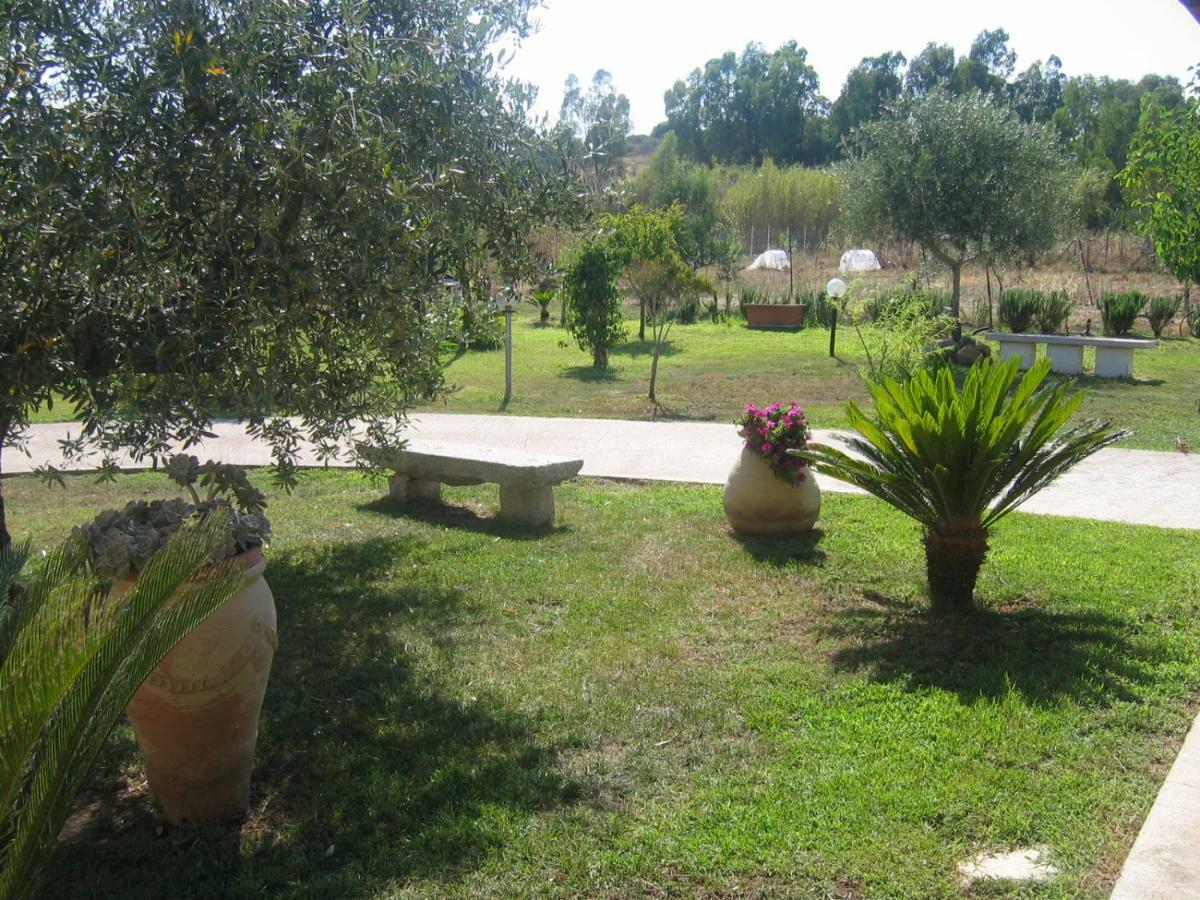 Le Mimose Bed and Breakfast Cala Liberotto Esterno foto