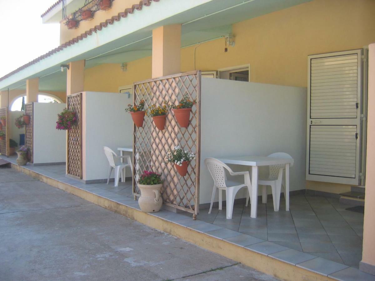 Le Mimose Bed and Breakfast Cala Liberotto Esterno foto