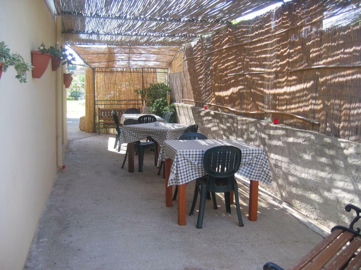 Le Mimose Bed and Breakfast Cala Liberotto Esterno foto