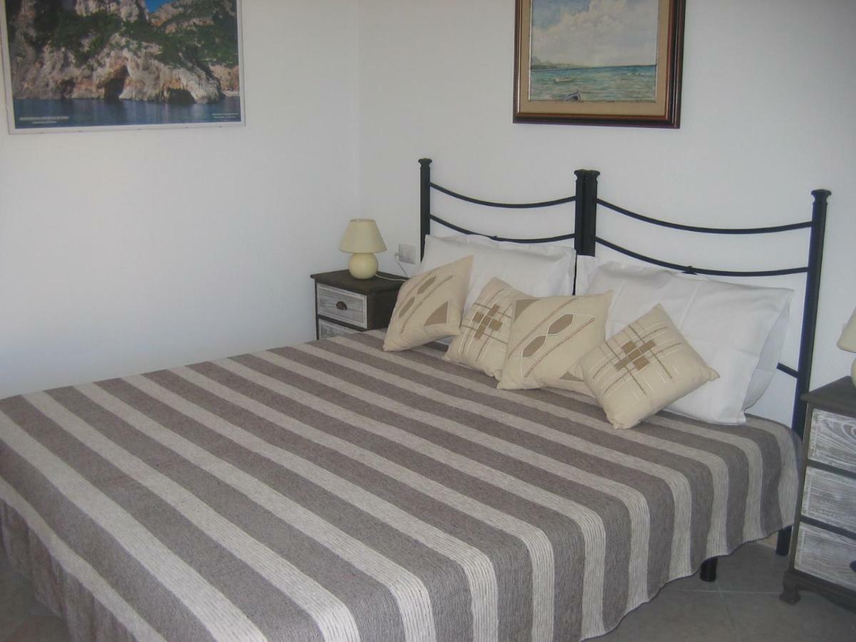 Le Mimose Bed and Breakfast Cala Liberotto Esterno foto