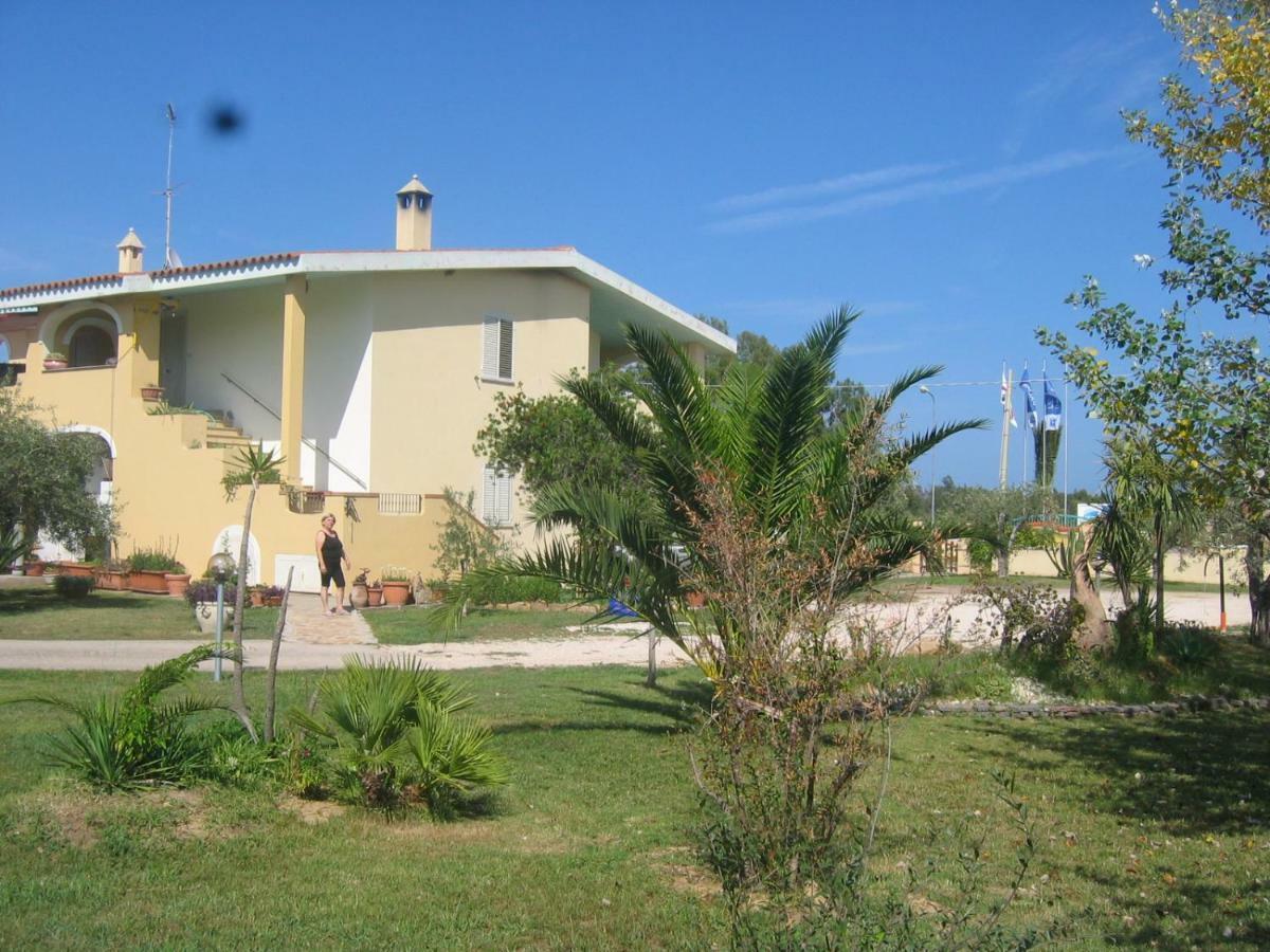 Le Mimose Bed and Breakfast Cala Liberotto Esterno foto